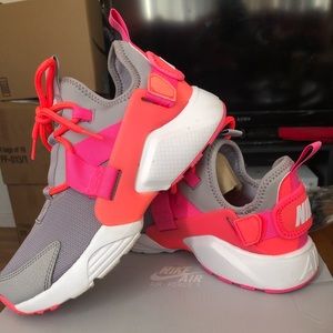 W Nike air huarache city low